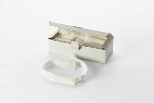 Nasenverband mit Ohrenschlaufen und eingearbeiteter Saugkompresse