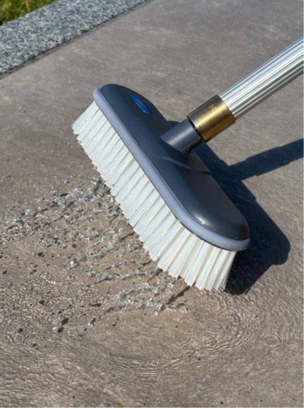 LEWI Waschbürste Hart mit Wasserdurchlauf