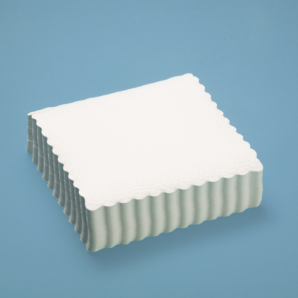 Tellerunterlagen Prägung quadratisch, gezackter Rand, weiss, 40 g/m², 15×15cm - Webstar - Hygiene- und Verbrauchsartikel - Medizin- und Pflegeprodukte - Kiosk- und Shopartikel - Fun Food Service - Schweiz - Articles d’hygiène et consommables - Produits médicaux et de soins - Produits de kiosque et de magasin - Fun Food Service - Suisse